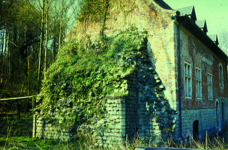 Resten van de slottoren in 1992